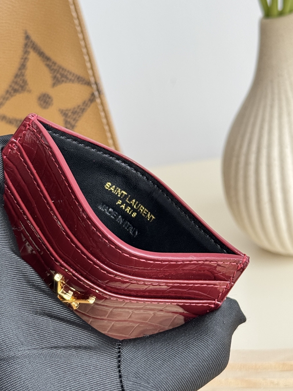 イヴサンローラン財布着用イメージ